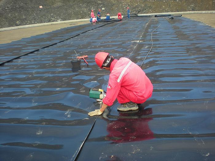 儲(chǔ)油罐底層防滲材料施工流程