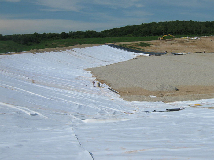 河道防滲之復(fù)合土工膜